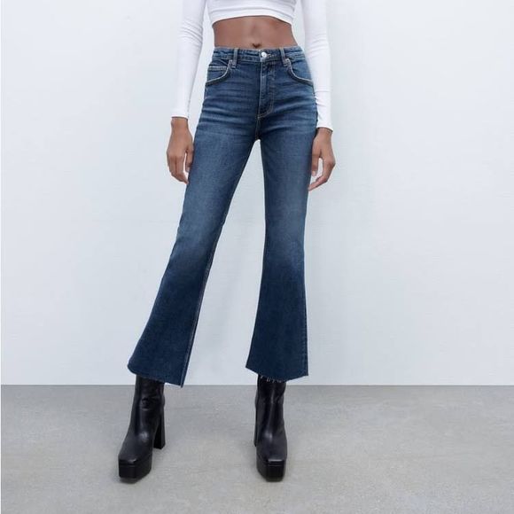 Zara Dark Wash Blue Denim Cropped Jeans Raw Hem Size 12 - Picture 1 of 8